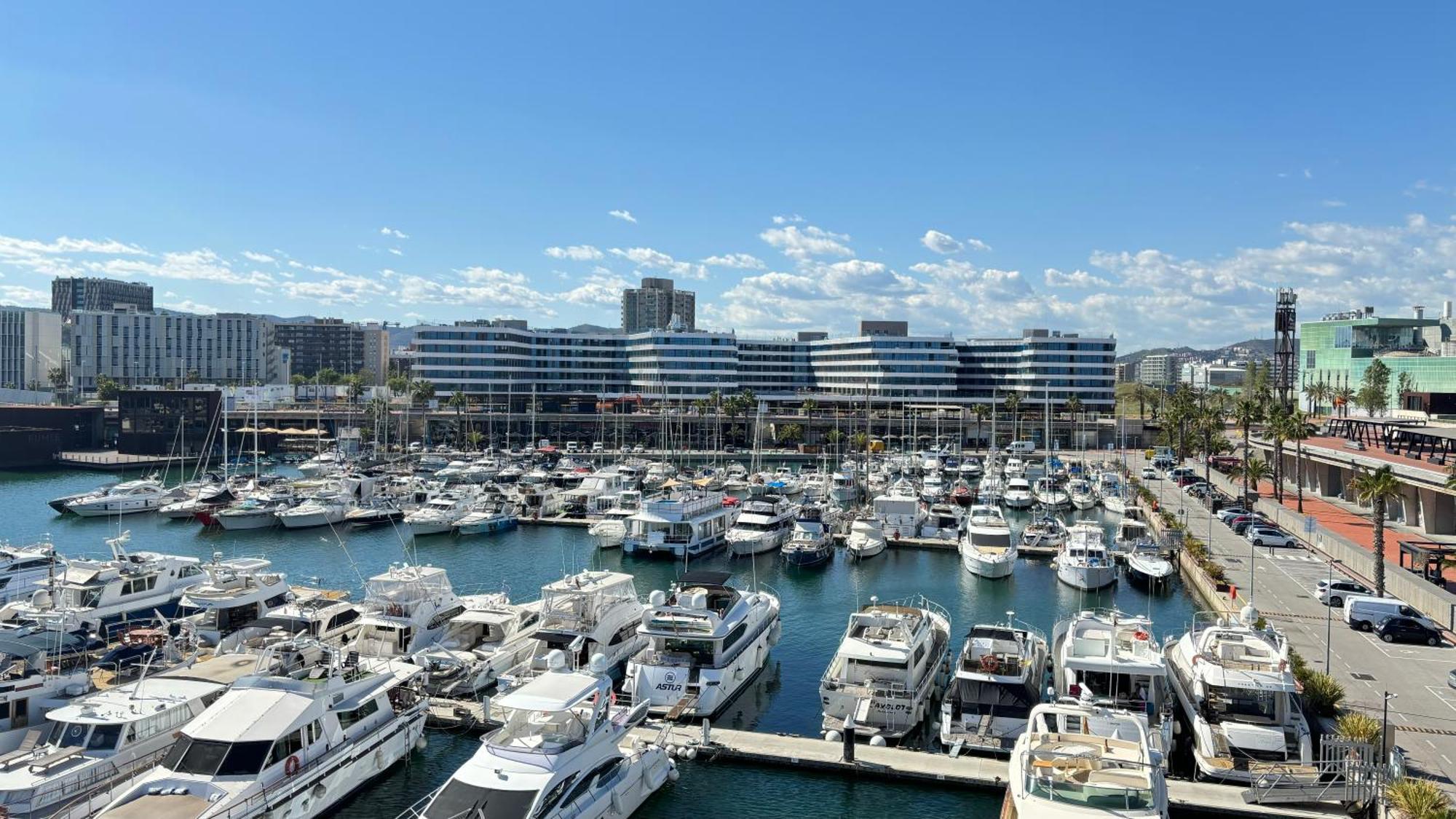 דירות סנט אדריה דה בסוס Torre Forum מראה חיצוני תמונה